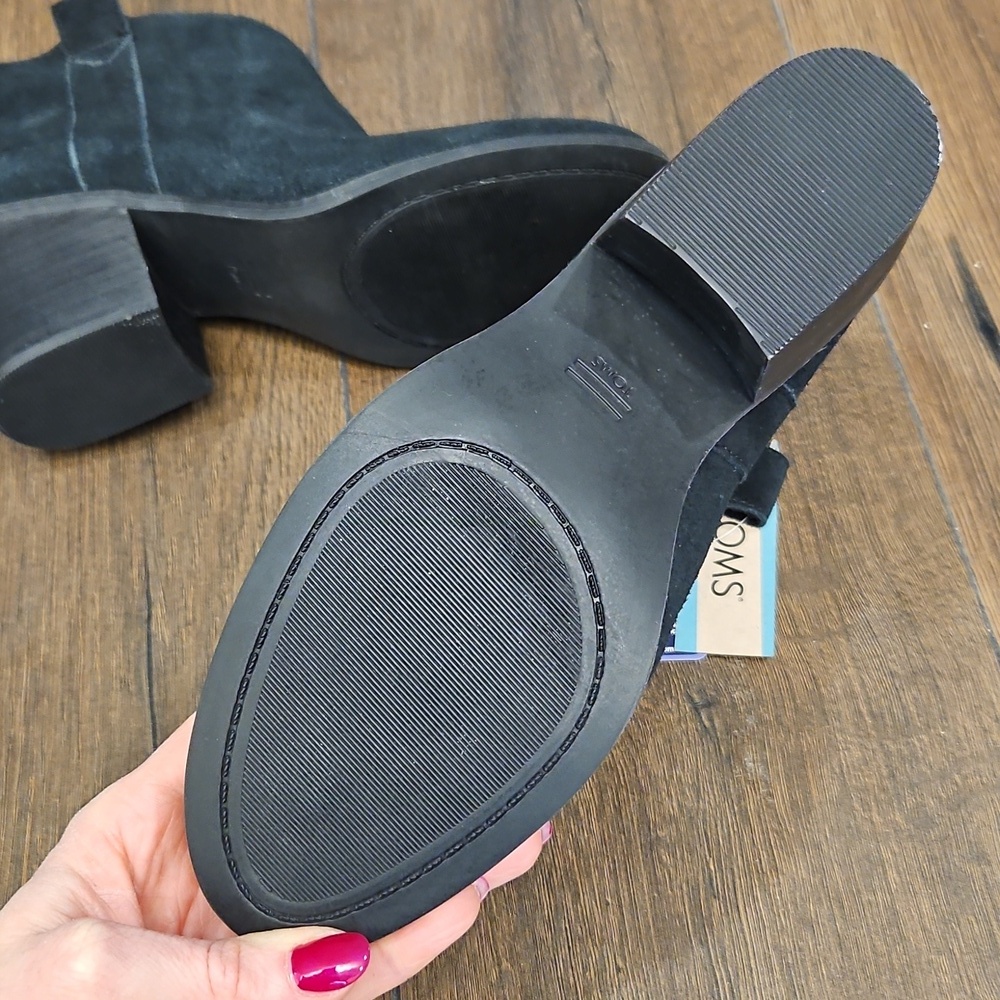 NWT TOMS Constance Black Suede Ortholite Ankle Boots - Size 8 - Picture 13 of 13